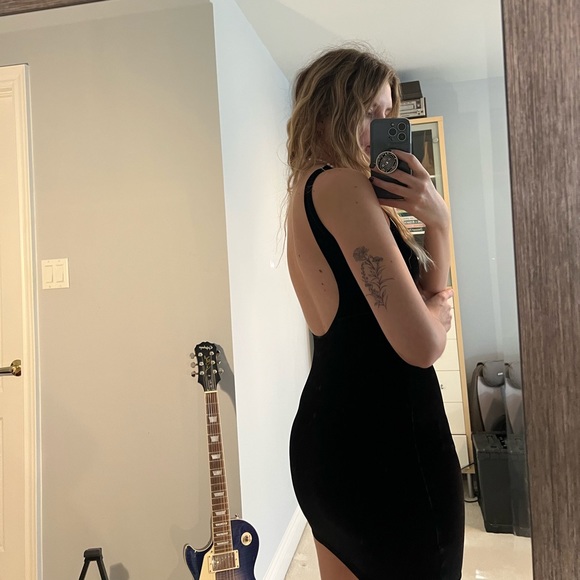 Open Back Velvet Bodycon Dress - Picture 4 of 4